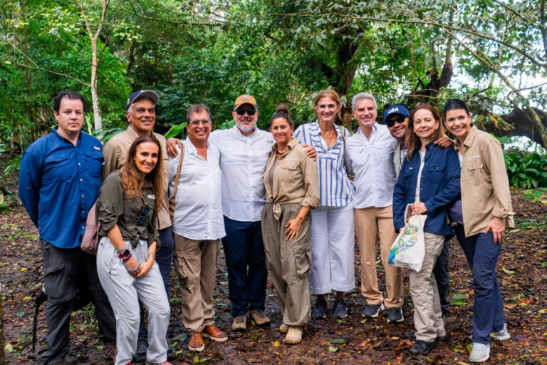 Archivo fotográfico oficial de la IV Cumbre de la Iniciativa Concordia Amazonía, celebrada en Leticia, Colombia (Julio de 2026). Evento coorganizado por la Fundación Innovación para el Desarrollo (I+D) y Concordia. Las imágenes documentan diálogos estratégicos sobre conservación, bioeconomía, transición energética, saberes indígenas y ecoturismo en el ecosistema de la selva amazónica, con la participación de líderes globales, sector público, sector privado y comunidades locales.